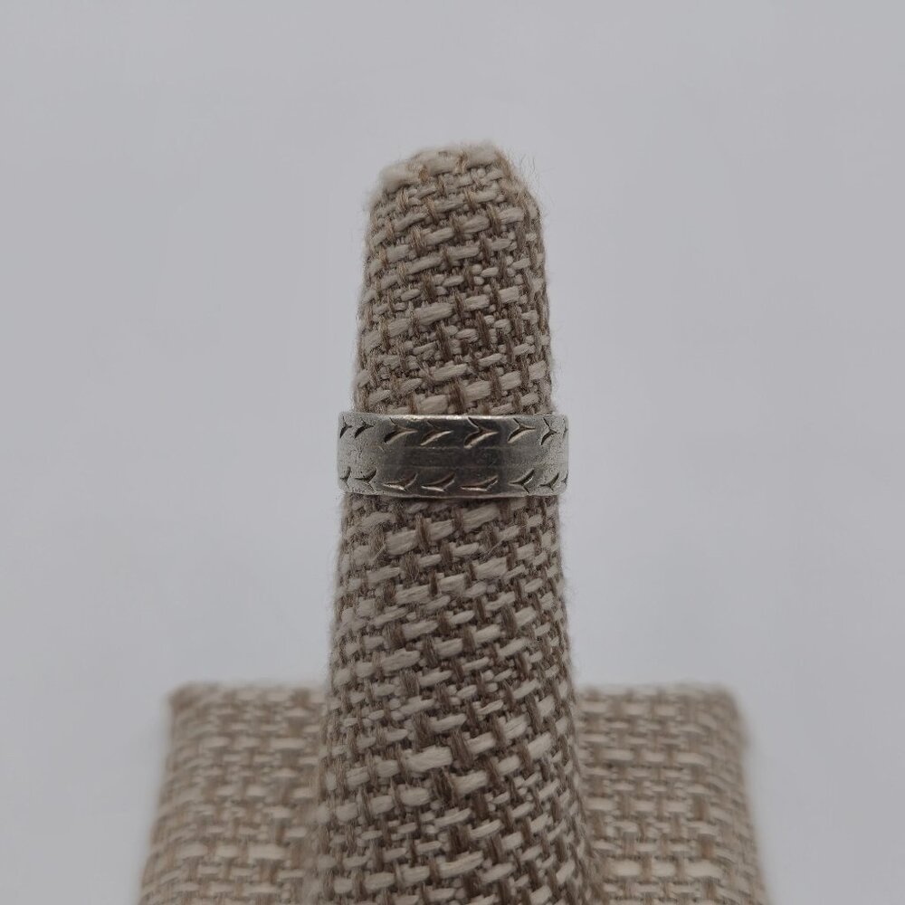 Size 5 Sterling Silver Unique Pattern Band Ring A3042